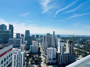 185 SW 7th St, Unit 2312 in Miami, FL - Building Photo - Building Photo