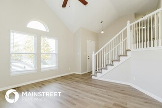 1001 E Madelyn Dr in Kearney, MO - Foto de edificio - Building Photo