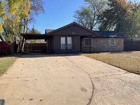 1824 Lariet Ln in Del City, OK - Building Photo