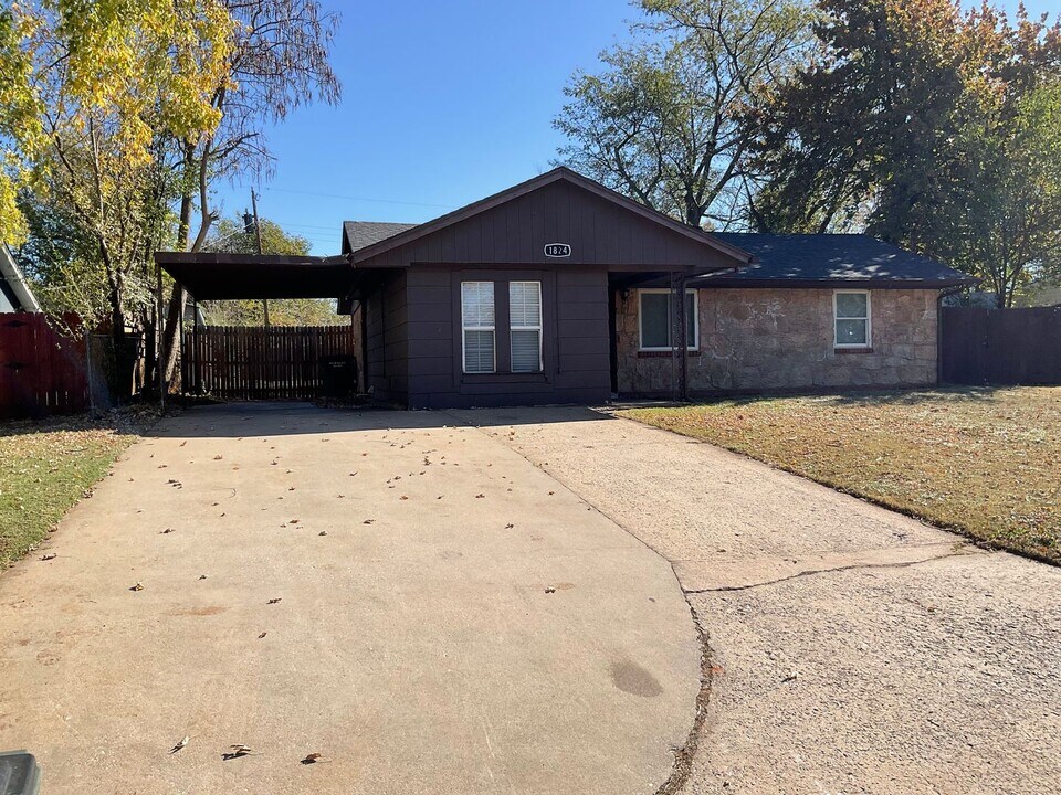 1824 Lariet Ln in Del City, OK - Building Photo