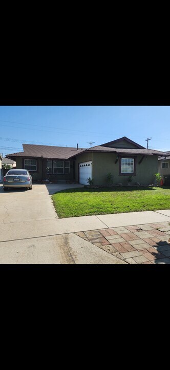 13522 Castana Ave in Downey, CA - Building Photo