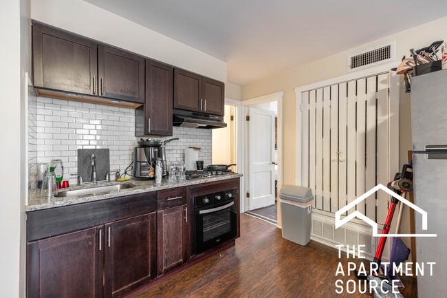 property at 1501 W Fullerton Ave