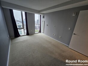 2 Earhart St, Unit 1003 in Cambridge, MA - Building Photo - Building Photo