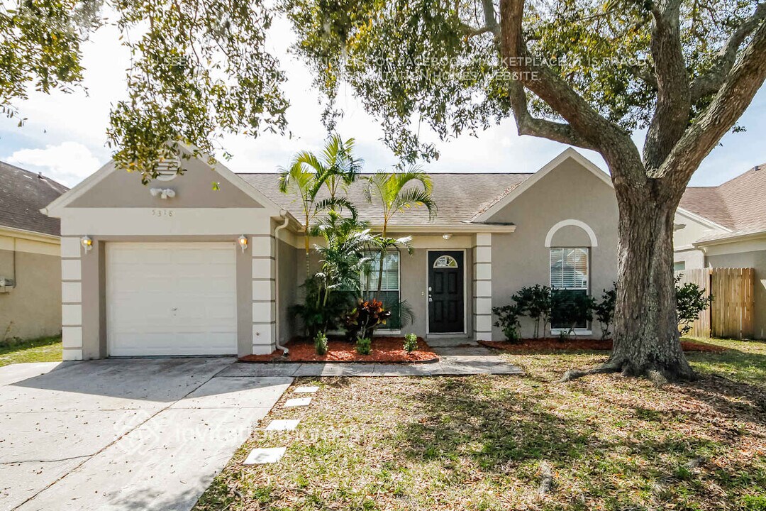 5318 Starhill Pl in Tampa, FL - Building Photo