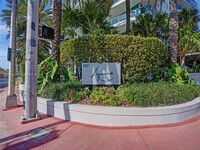 9401 Collins Ave, Unit #203 in Surfside, FL - Foto de edificio - Building Photo