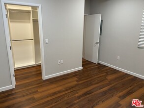 1023 Doreen Pl in Los Angeles, CA - Foto de edificio - Building Photo