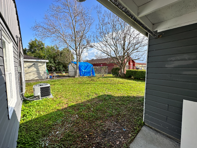 1317 S Lester Ave in Metairie, LA - Foto de edificio - Building Photo