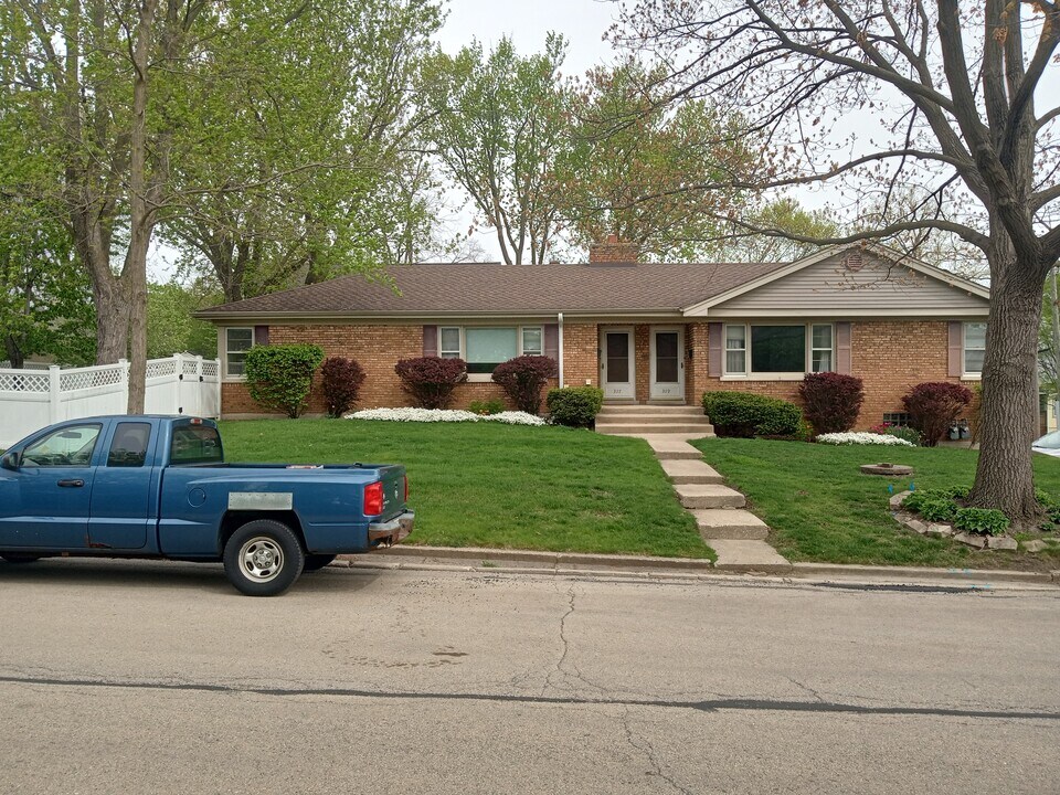 319 E Elm Ave in La Grange, IL - Foto de edificio