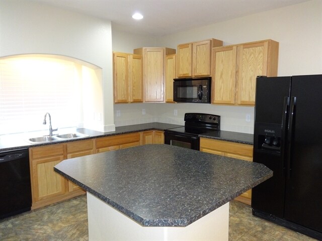 9438 E 109th Ave in Henderson, CO - Building Photo - Building Photo