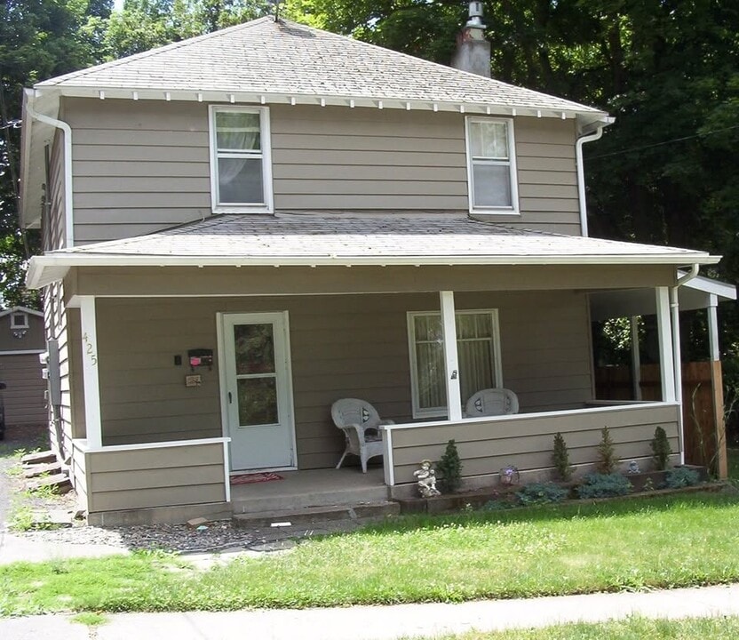 425 NE Howard St in Pullman, WA - Building Photo