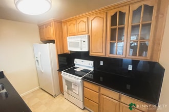 7302 Shelter Creek Ln in San Bruno, CA - Building Photo - Building Photo