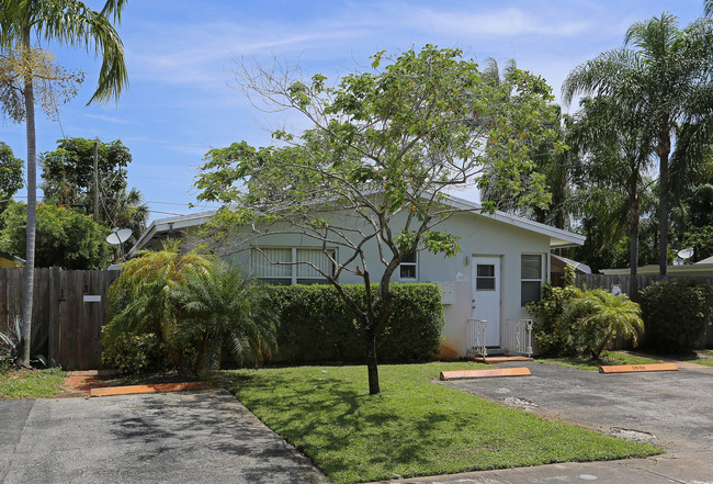 825 NE 16th Pl in Fort Lauderdale, FL - Building Photo - Building Photo