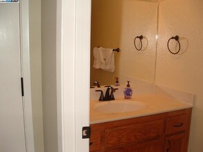 175 Pelican Loop in Pittsburg, CA - Building Photo - Building Photo