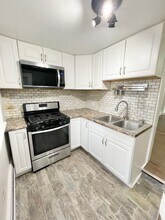 404 Mountain St in Elgin, IL - Foto de edificio - Building Photo