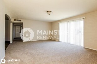 3012 N 43rd Ln in Phoenix, AZ - Foto de edificio - Building Photo