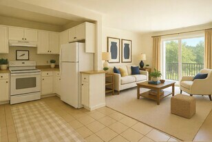 925 Cleveland St in Greenville, SC - Building Photo