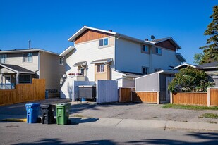 4628 77 St NW in Calgary, AB - Building Photo