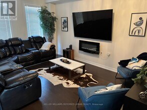 57 Gordon Cir in Newmarket, ON - Building Photo - Building Photo