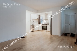 30 Cecil Crescent in Regina, SK - Building Photo - Building Photo