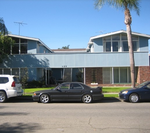 Carloma Apartments in Long Beach, CA - Building Photo