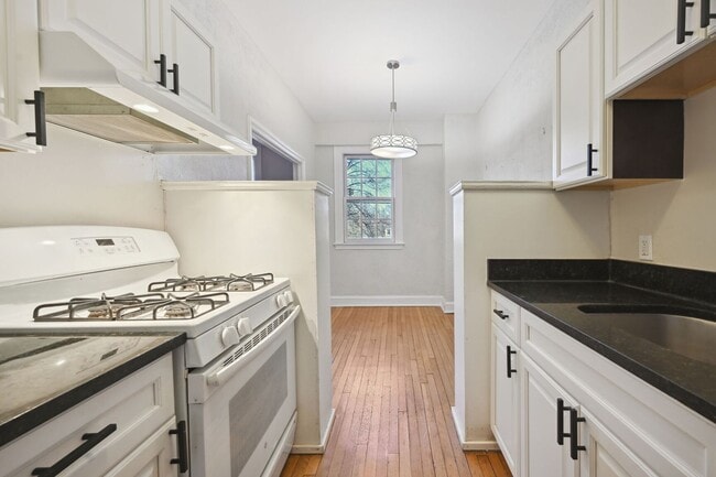 2032 Belmont Rd NW in Washington, DC - Foto de edificio - Building Photo