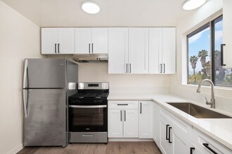 1048 &amp; 1100 E Ave. in National City, CA - Building Photo - Interior Photo