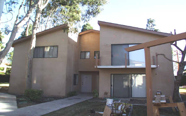 Villa Vista Apartments in Costa Mesa, CA - Building Photo - Building Photo