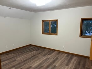 455 S Arch Ave, Unit B in New Richmond, WI - Foto de edificio - Building Photo