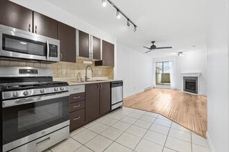 2741 Hastings St E in Vancouver, BC - Building Photo - Building Photo