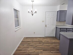 823 N Ector Dr in Euless, TX - Building Photo - Building Photo