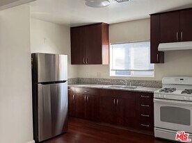 4343 4th St in Los Angeles, CA - Building Photo