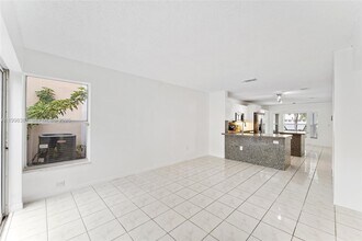 1120 W Lake St in Hollywood, FL - Building Photo - Building Photo