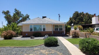 6305 Almond Dr in Bakersfield, CA - Building Photo