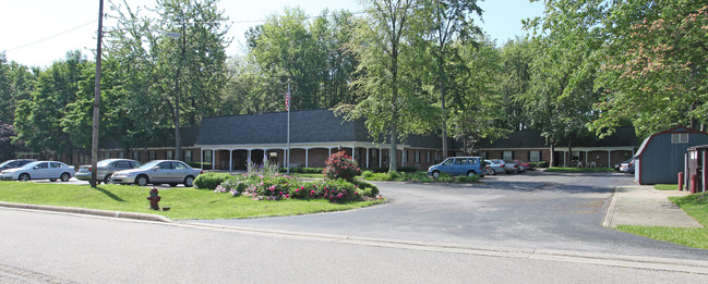 Chaucer Square Apartments in Amelia, OH - Building Photo - Building Photo