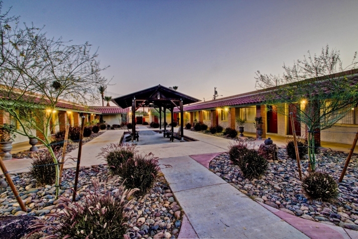 Cambridge Apartments in Phoenix, AZ - Foto de edificio