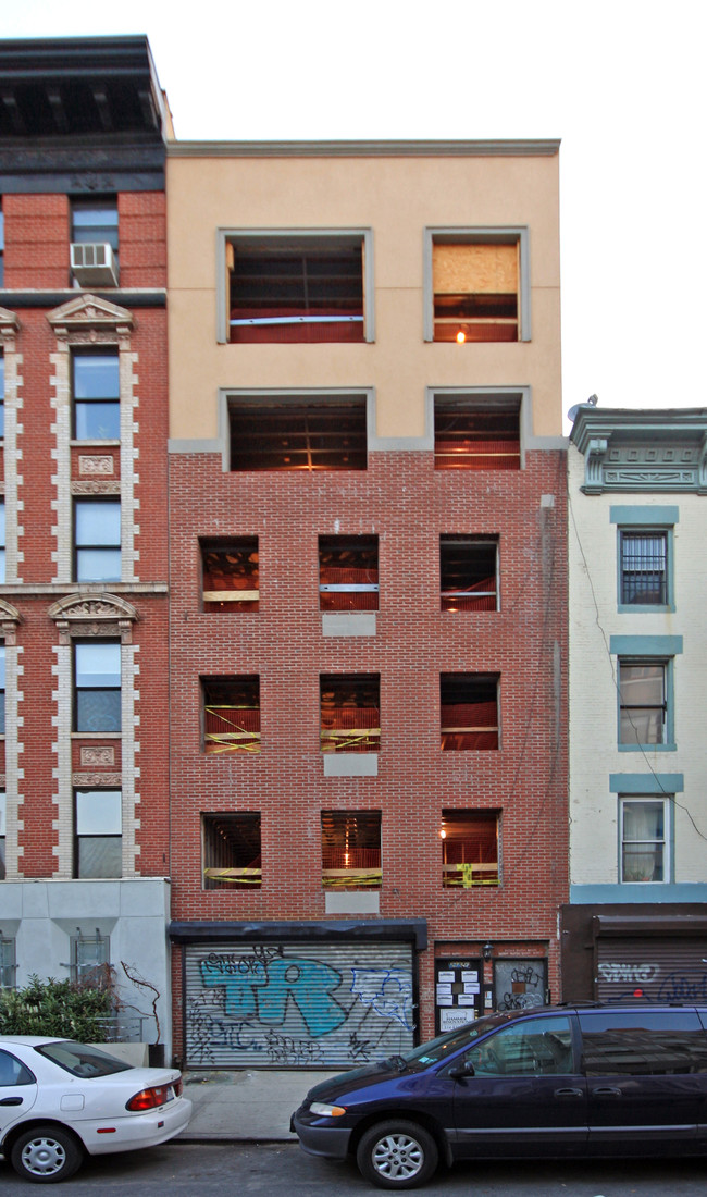 215 E Third St in New York, NY - Foto de edificio - Building Photo