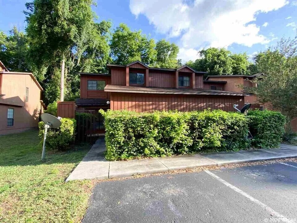 5855 SW 8th Pl in Gainesville, FL - Building Photo