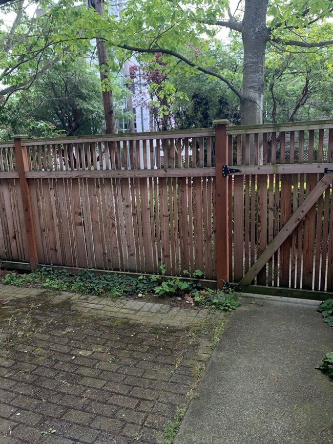 2654 NW 56th St in Seattle, WA - Building Photo - Building Photo