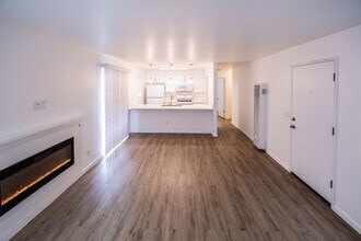 Oak Park Village Apartments in Grover Beach, CA - Building Photo - Building Photo