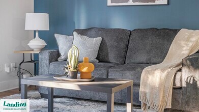 2000 E Lake Pkwy in Marietta, GA - Foto de edificio - Building Photo