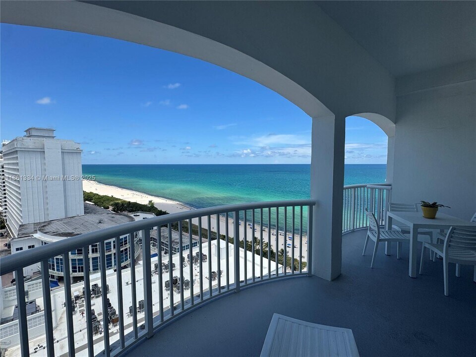 5401 Collins Ave in Miami Beach, FL - Building Photo