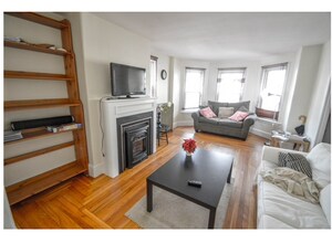 204 Norfolk St, Unit J-6 in Cambridge, MA - Foto de edificio - Building Photo