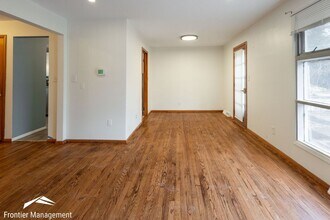 1112 Woodland St in Manhattan, KS - Building Photo - Building Photo