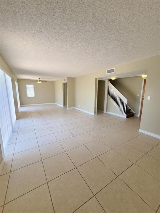 3201 Bayview Dr, Unit D in Fort Lauderdale, FL - Building Photo