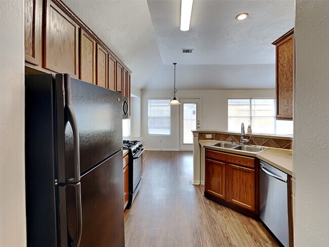 11919 Lois Ln Dr in Pinehurst, TX - Building Photo - Building Photo