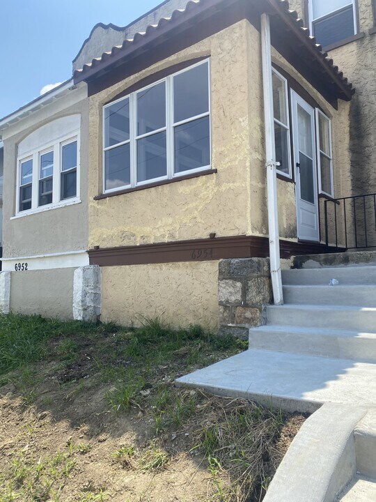 6954 Clinton Rd in Upper Darby, PA - Building Photo