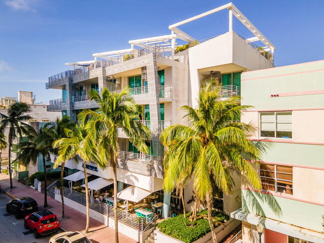 1437 Collins Ave in Miami Beach, FL - Building Photo - Building Photo