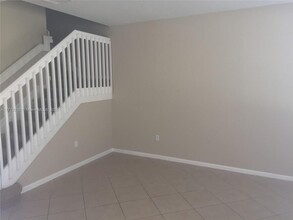21219 NW 14th Pl in Miami Gardens, FL - Foto de edificio - Building Photo