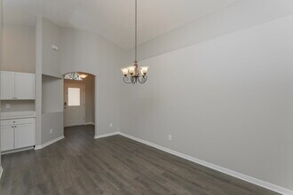 7604 Bristol Park Dr in Apollo Beach, FL - Building Photo - Building Photo