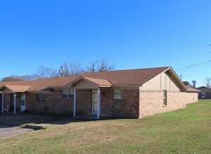 800 Fleetwood in Whitehouse, TX - Building Photo - Building Photo